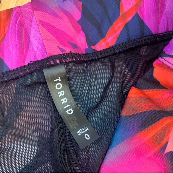 Torrid Falling Leaves tankini with shorts two piece bathing suit set, 1X/0X. - Picture 12 of 14